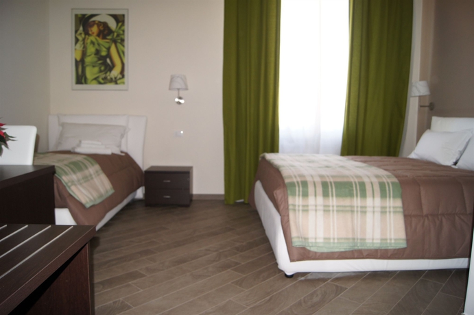 Imagen de la habitación del Hotel Mia Suites. Foto 3