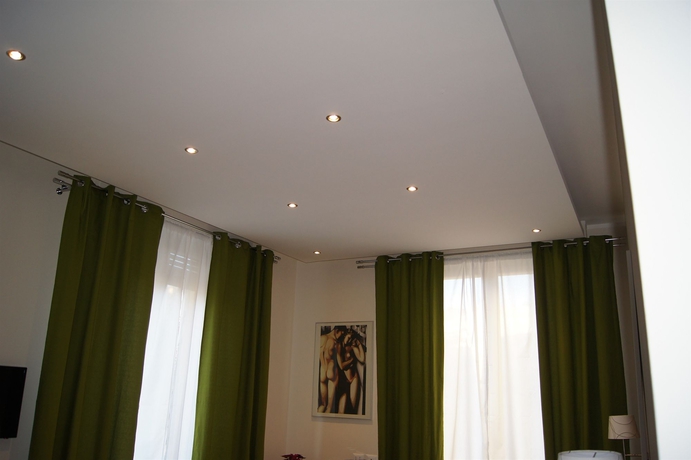 Imagen de la habitación del Hotel Mia Suites. Foto 11