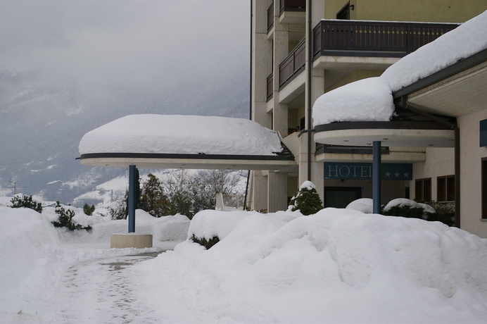 Imagen de los exteriores del Hotel Miage. Foto 7