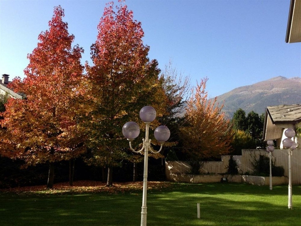 Imagen de los exteriores del Hotel Miage. Foto 10