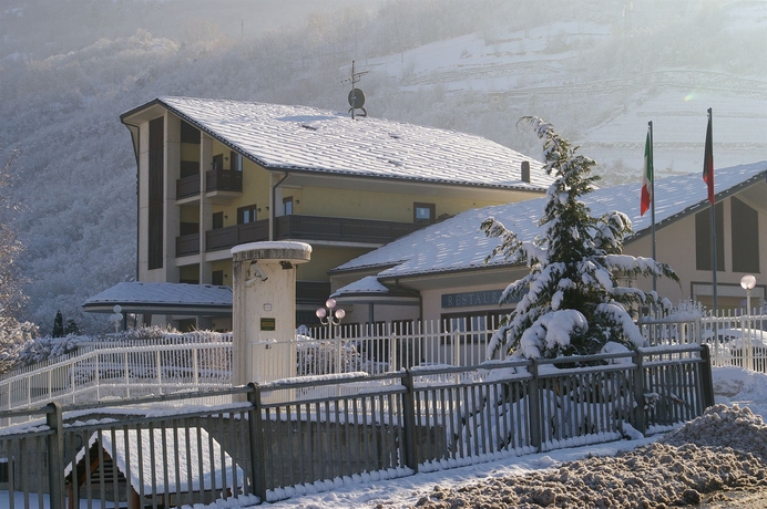 Imagen de los exteriores del Hotel Miage. Foto 11