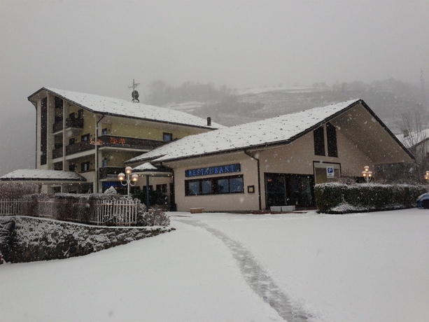 Imagen de los exteriores del Hotel Miage. Foto 14