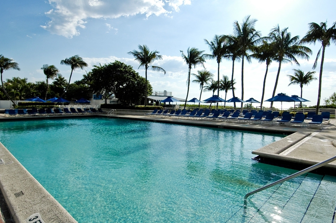 Imagen de la piscina del Hotel Miami Beach Resort. Foto 11