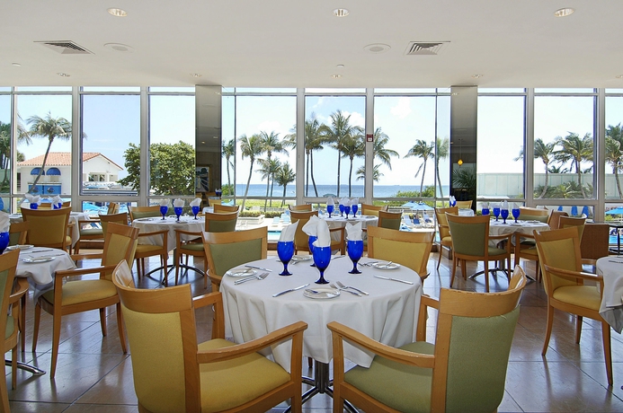 Imagen del bar/restaurante del Hotel Miami Beach Resort. Foto 3