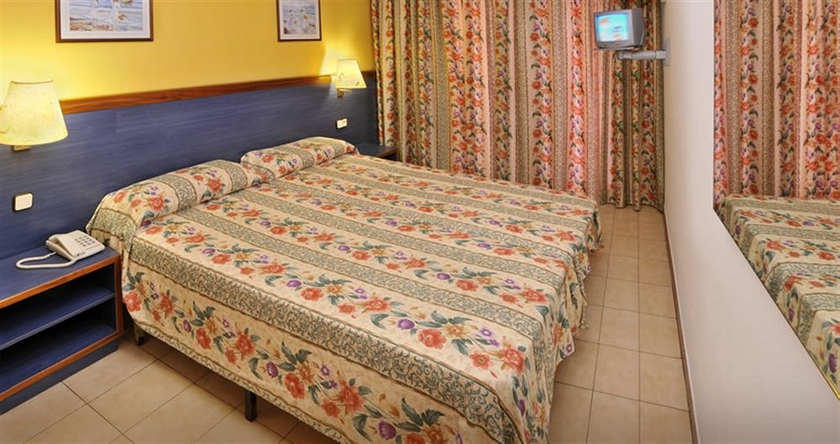 Imagen de la habitación del Hotel Miami, Calella. Foto 2