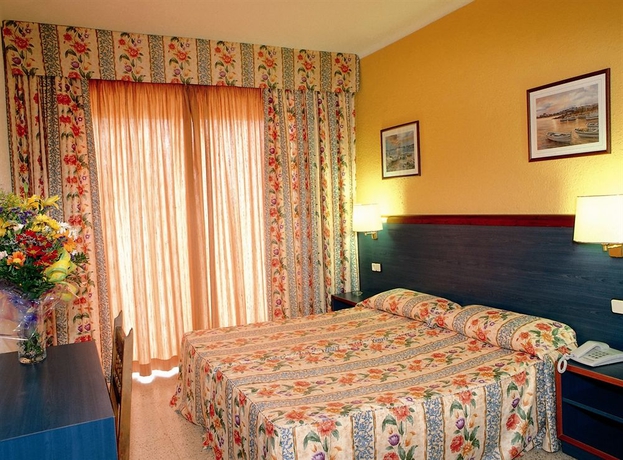 Imagen de la habitación del Hotel Miami, Calella. Foto 3