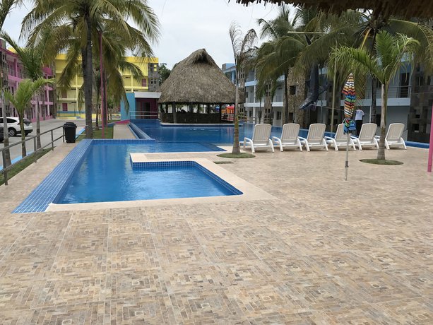 Imagen de la piscina del Hotel Miami Inn, Nuevo Vallarta. Foto 17