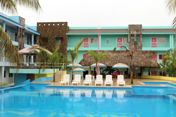 Imagen de la piscina del Hotel Miami Inn, Nuevo Vallarta. Foto 19