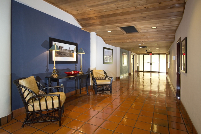 Imagen de los interiores del Hotel Miami Lakes. Foto 6