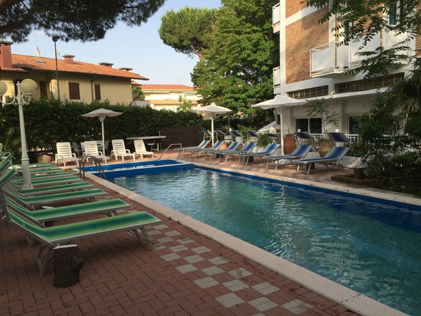 Imagen de la piscina del Hotel Miami, Lido di Savio. Foto 16
