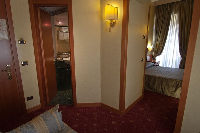 Imagen de los interiores del Hotel Miami, Plaza de la Rep&uacute;blica. Foto 11