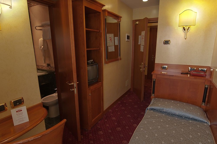 Imagen de la habitación del Hotel Miami, Plaza de la Rep&uacute;blica. Foto 5