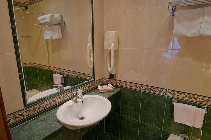 Imagen de la habitación del Hotel Miami, Plaza de la Rep&uacute;blica. Foto 9