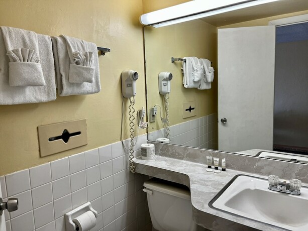 Imagen de la habitación del Hotel Miami Suites. Foto 17