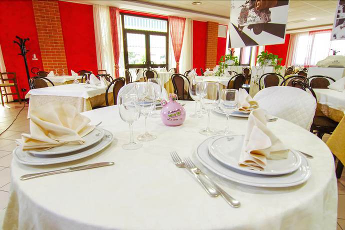 Imagen del bar/restaurante del Hotel Miami, Villa Lempa. Foto 2