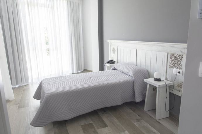 Imagen de la habitación del Hotel Mica, Palas de Rei. Foto 13