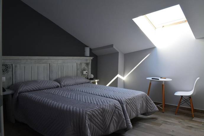 Imagen de la habitación del Hotel Mica, Palas de Rei. Foto 16