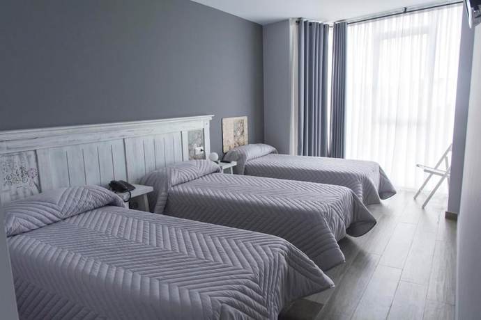Imagen de la habitación del Hotel Mica, Palas de Rei. Foto 17