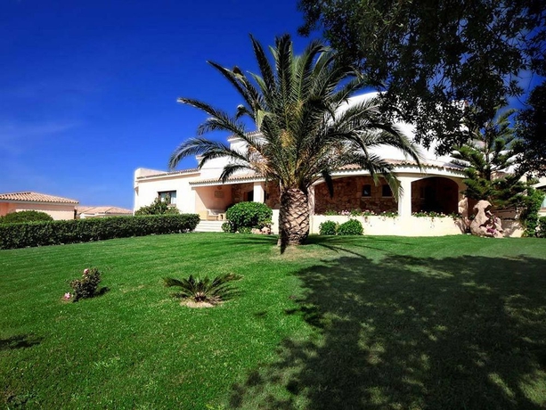 Imagen de los exteriores del Hotel Micalosu. Foto 7