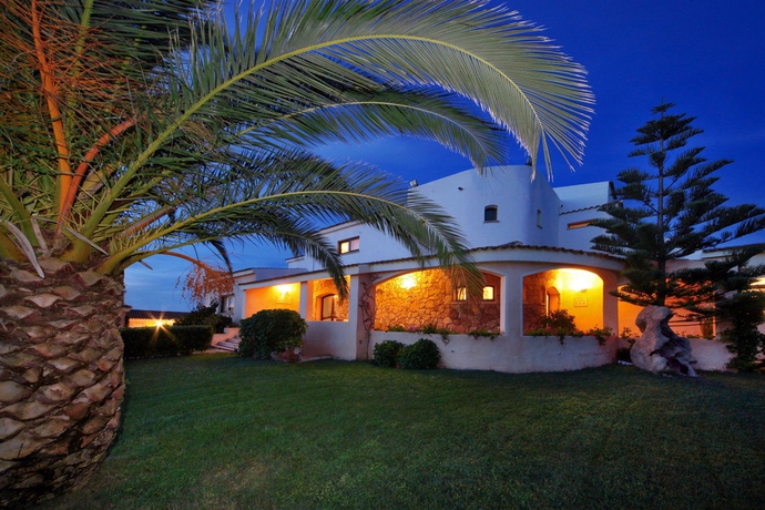 Imagen de los exteriores del Hotel Micalosu. Foto 8