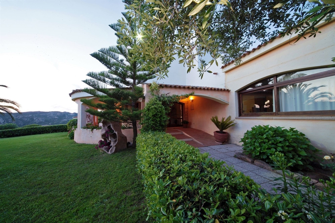 Imagen de los exteriores del Hotel Micalosu. Foto 9