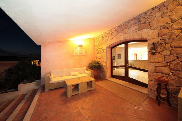 Imagen de los exteriores del Hotel Micalosu. Foto 10