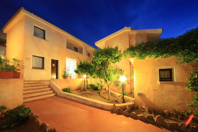 Imagen de los exteriores del Hotel Micalosu. Foto 13