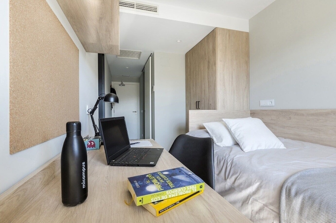 Imagen de la habitación del Hotel Micampus Alicante. Foto 7