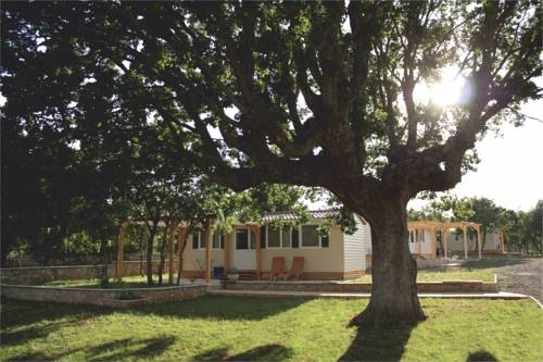 Imagen general del Hotel Micanovi Dvori - Village Zrmanja. Foto 4