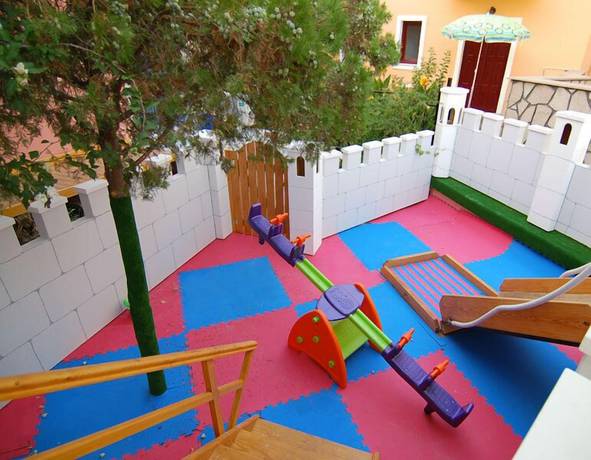 Imagen de los exteriores del Hotel Michaelia. Foto 11