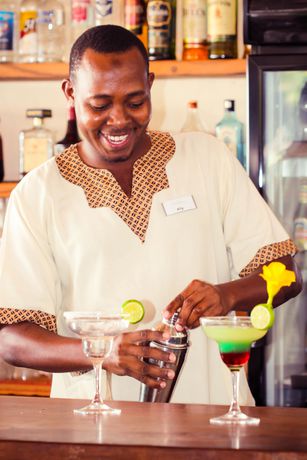 Imagen del bar/restaurante del Hotel Michamvi Sunset Bay. Foto 3