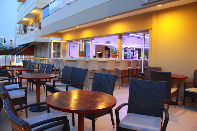 Imagen del bar/restaurante del Hotel Michel Apartments. Foto 5