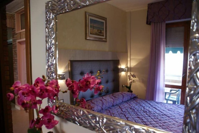 Imagen de la habitación del Hotel Michela, Massa. Foto 17