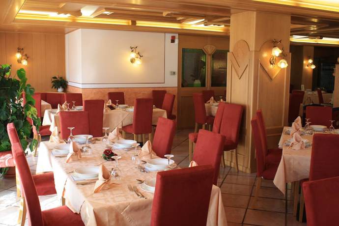Imagen del bar/restaurante del Hotel Michela, Pondasio. Foto 6