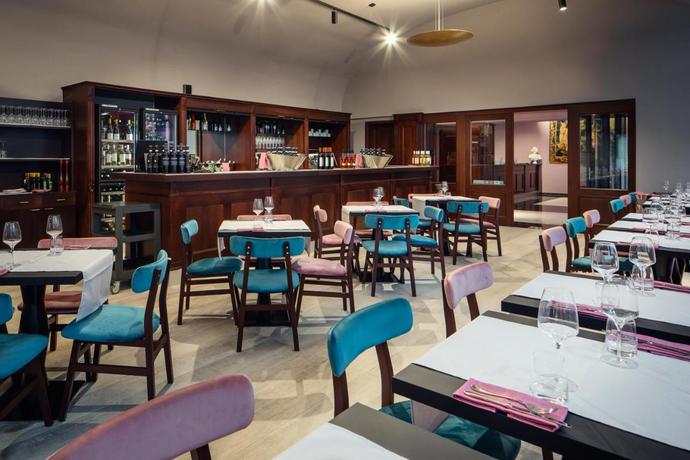 Imagen del bar/restaurante del Hotel Michelangelo Grand Prague. Foto 2