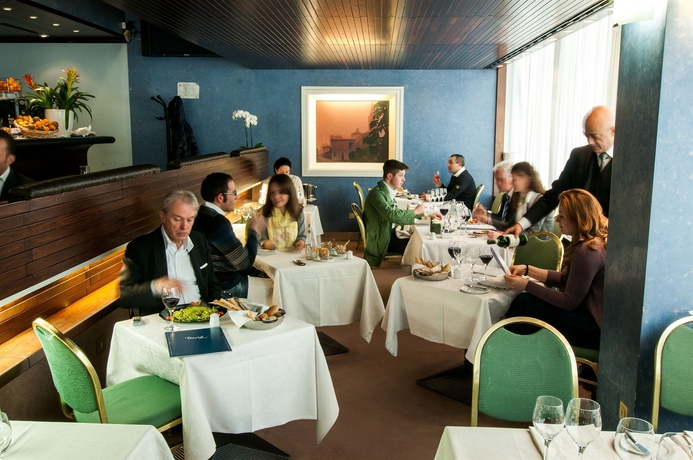 Imagen del bar/restaurante del Hotel Michelangelo, Milán. Foto 4