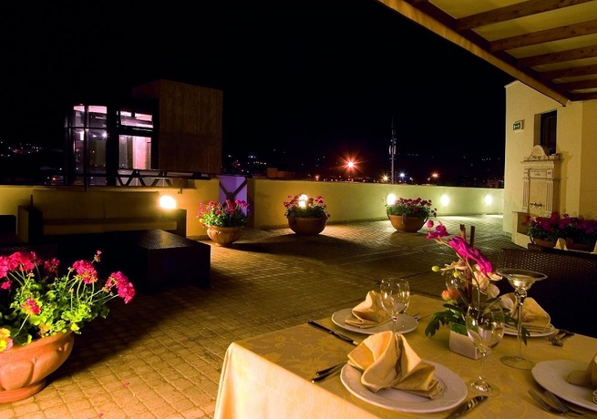 Imagen del bar/restaurante del Hotel Michelangelo Palace. Foto 2