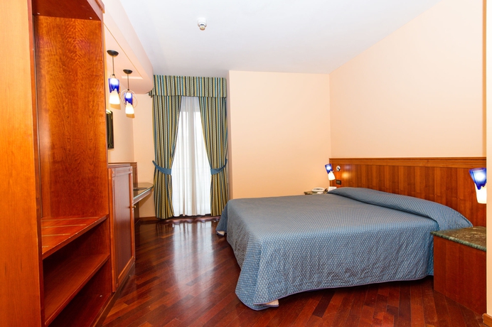 Imagen de la habitación del Hotel Michelangelo Palace. Foto 7