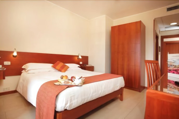 Imagen de la habitación del Hotel Michelangelo, Terranuova Bracciolini. Foto 2