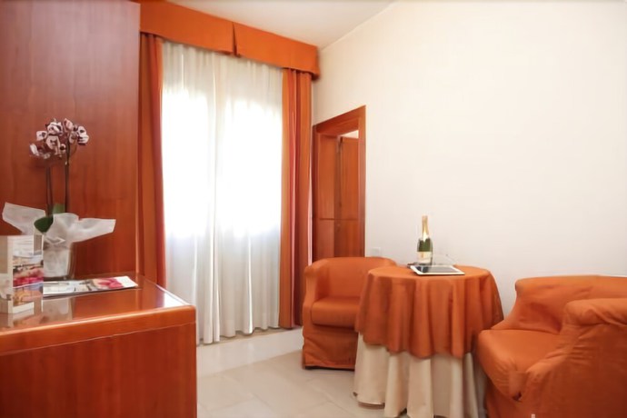 Imagen de la habitación del Hotel Michelangelo, Terranuova Bracciolini. Foto 13