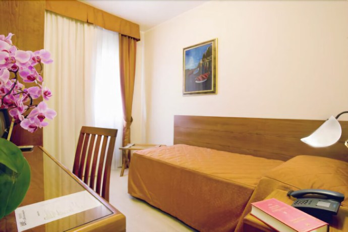 Imagen de la habitación del Hotel Michelangelo, Terranuova Bracciolini. Foto 17