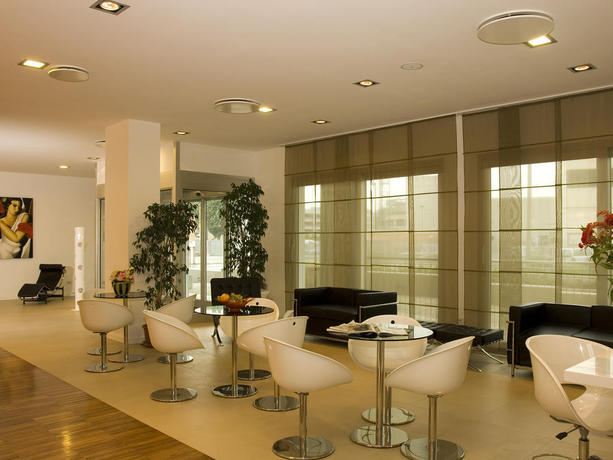 Imagen de los interiores del Hotel Michelino Bologna Fiera. Foto 7