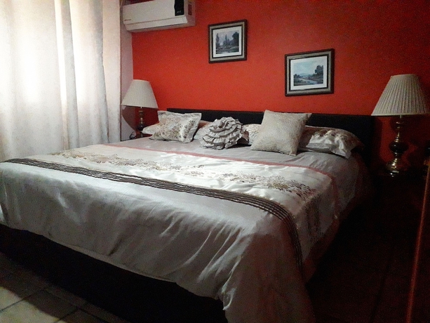 Imagen de la habitación del Hotel Michelle. Foto 4