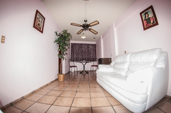 Imagen de la habitación del Hotel Michelle. Foto 5