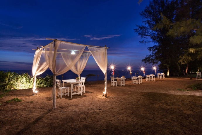 Imagen del bar/restaurante del Hotel Micky Monkey Beach Phuket Maikhao Thailand. Foto 4