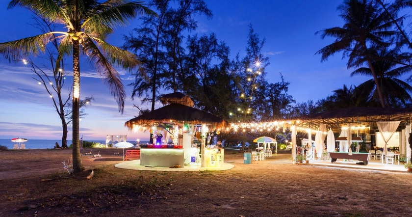 Imagen de los exteriores del Hotel Micky Monkey Beach Phuket Maikhao Thailand. Foto 14