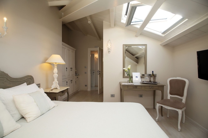 Imagen de la habitación del Hotel Micra Anglia Boutique and Spa. Foto 12