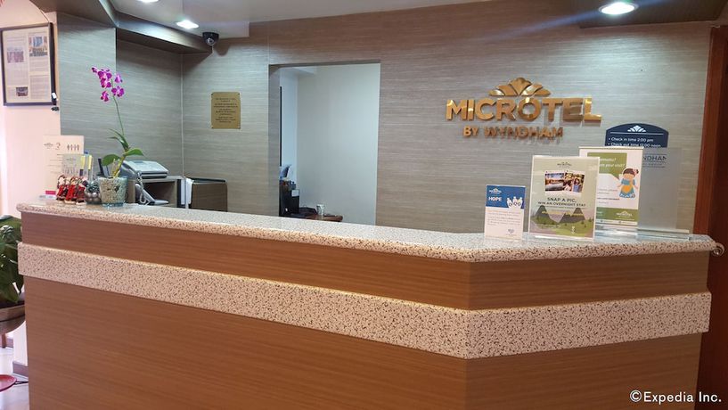 Imagen de los interiores del Hotel Microtel By Wyndham Baguio. Foto 18