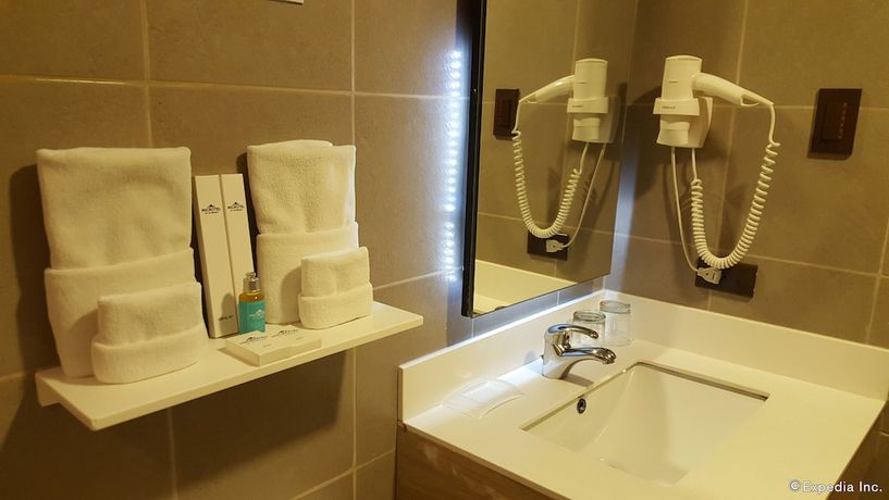 Imagen de la habitación del Hotel Microtel By Wyndham Baguio. Foto 16
