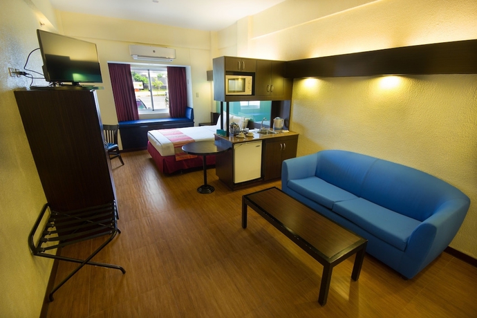 Imagen de la habitación del Hotel Microtel By Wyndham Batangas. Foto 5